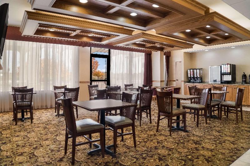 Отель Quality Inn & Suites