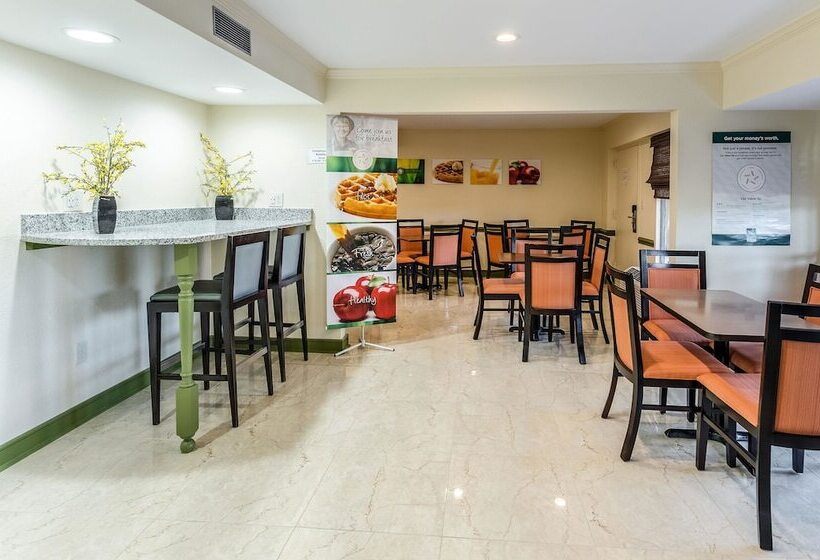 هتل Quality Inn Tanglewood