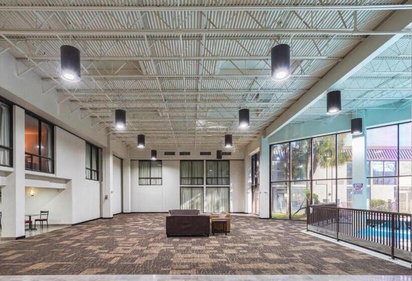 ホテル Red Roof Inn Plus & Suites Houston   Iah Airport Sw