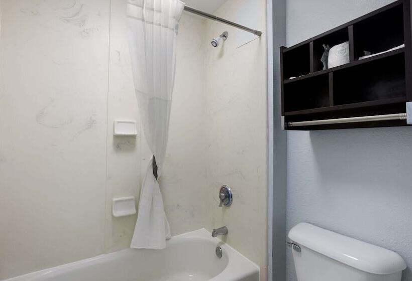 فندق Suburban Studios Hinesville   Fort Stewart Area