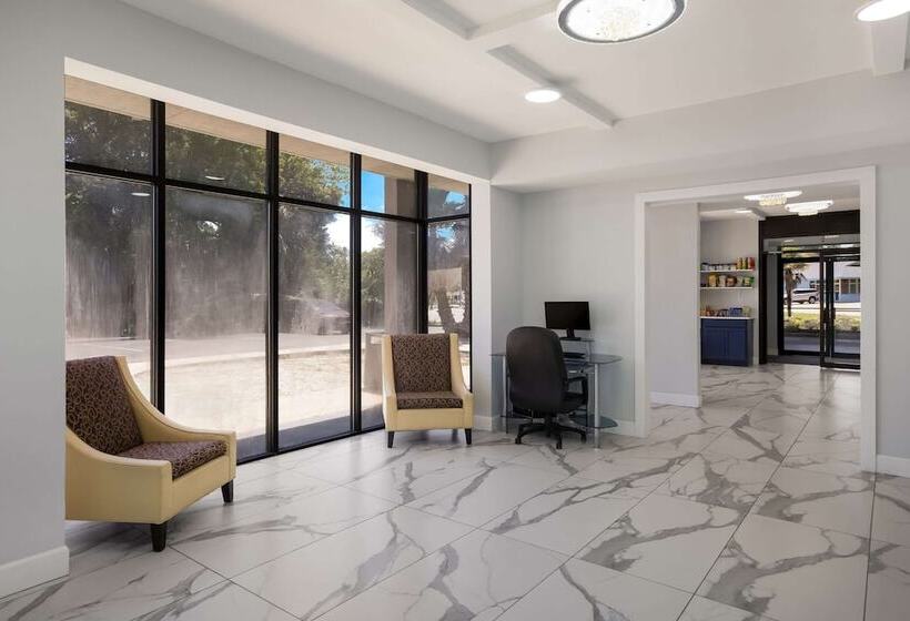 فندق Suburban Studios Hinesville   Fort Stewart Area