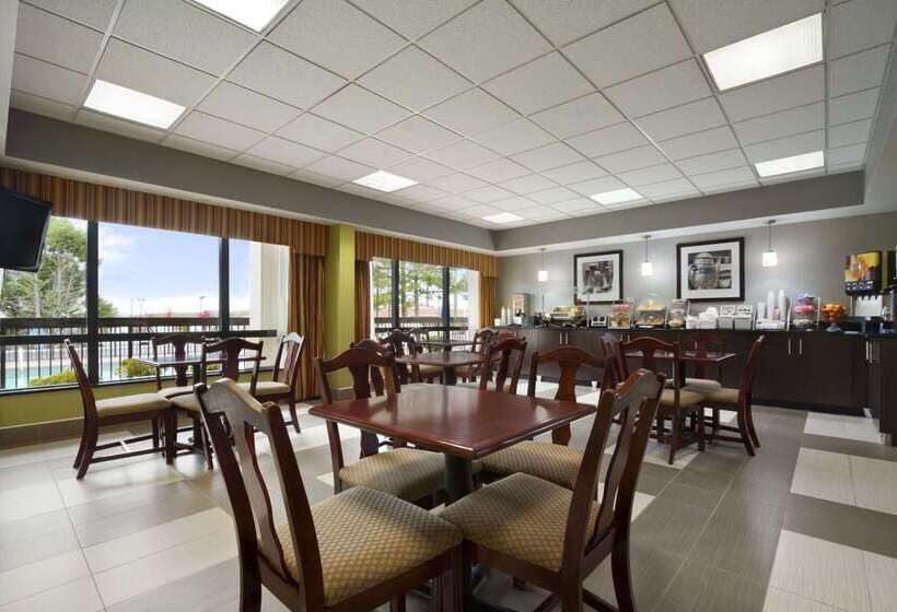 فندق Super 8 By Wyndham Calhoun