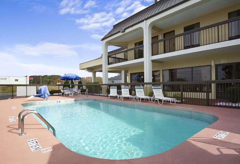 فندق Super 8 By Wyndham Calhoun