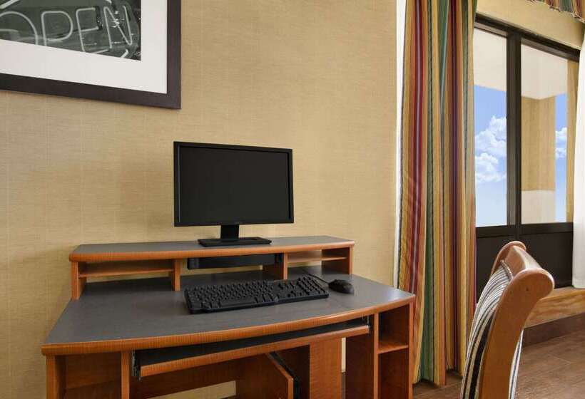 هتل Super 8 By Wyndham Oxford