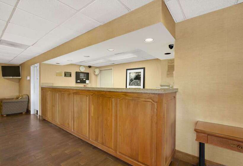 هتل Super 8 By Wyndham Oxford