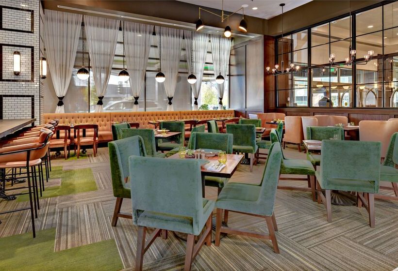 Отель The Grove