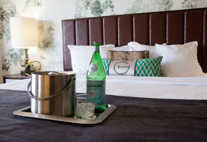 Отель The Grove