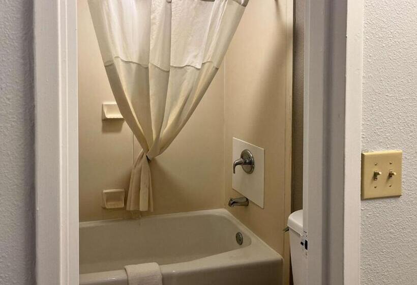 Motel 6 Montgomery, Al   Eastern Blvd