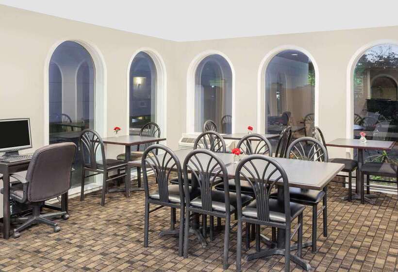 مُتل Super 8 By Wyndham Morton Grove/chicago