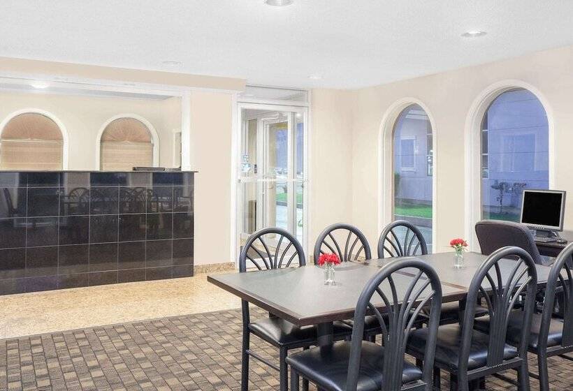 مُتل Super 8 By Wyndham Morton Grove/chicago