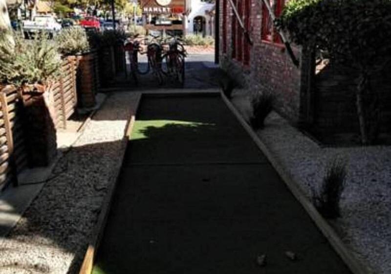 מוטל The Hamlet Inn