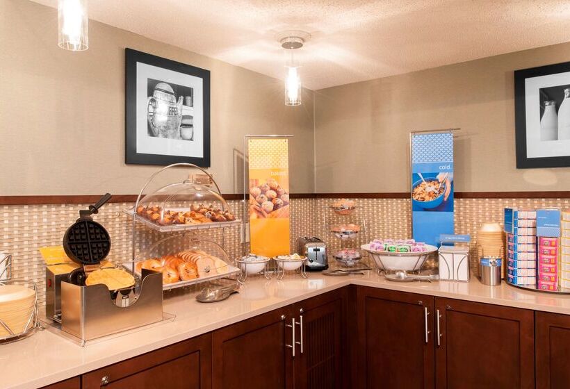 ホテル Spark By Hilton Stevensville