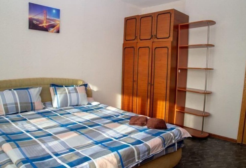 Apartment On Tolstogo St. 25