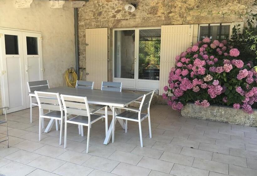 تختخواب و صبحانه La Grange De Bellefontaine