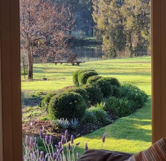 Byronsvale Vineyard And Accommodation