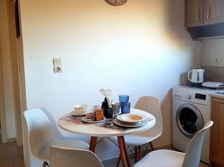 Emmanouil Airport Beach Apartment