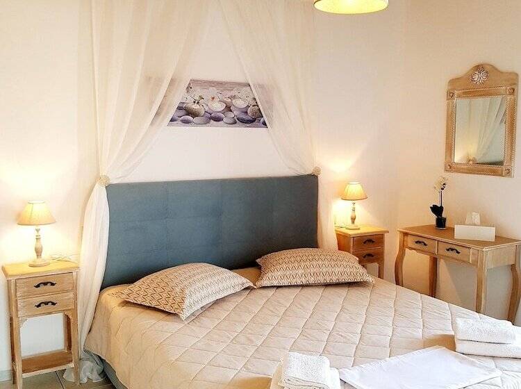 Emmanouil Airport Beach Apartment