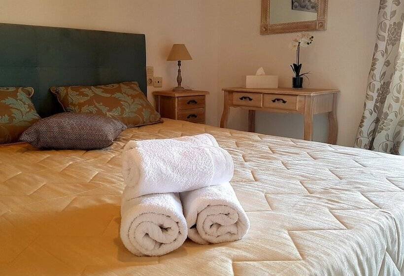 Emmanouil Airport Beach Apartment