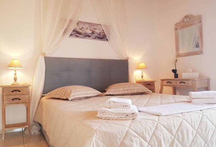 Emmanouil Airport Beach Apartment