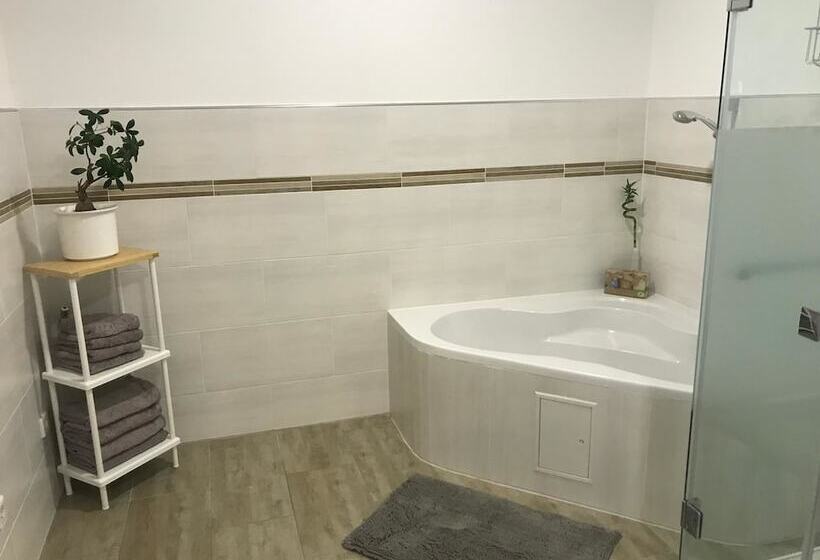 Ferienwohnungen Akh Home