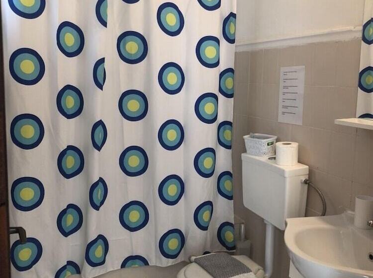 Giota Rooms