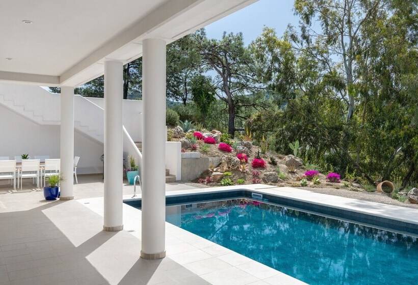 Hilltop Luxury Villa