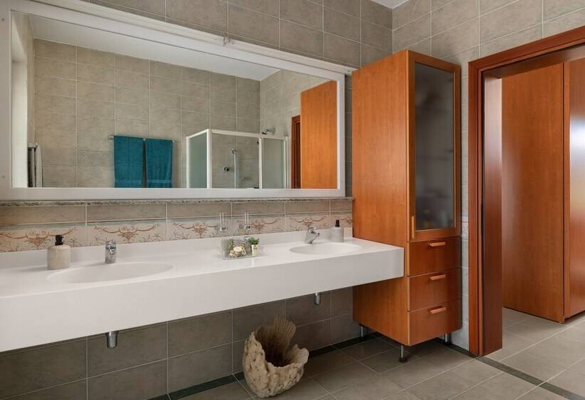 Hilltop Luxury Villa