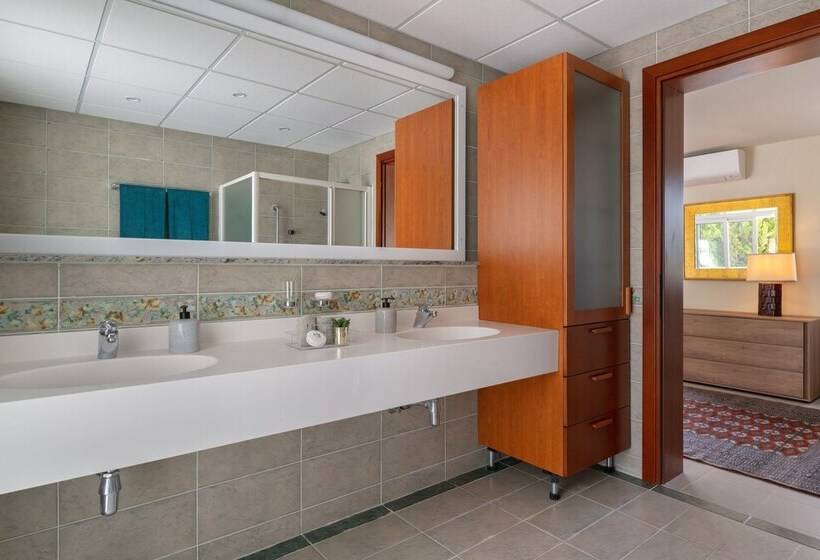 Hilltop Luxury Villa