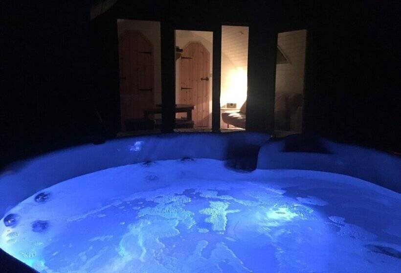 בית מלון כפרי Brynllwyd Glamping