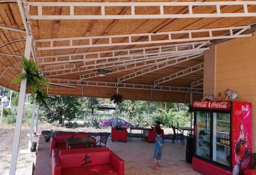 בית מלון כפרי Kashahi