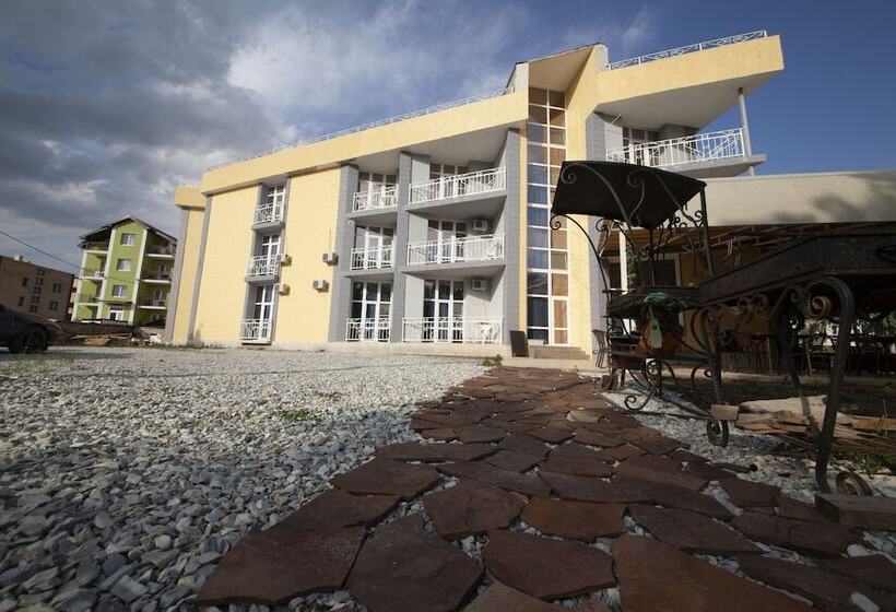 בית מלון כפרי Kashahi