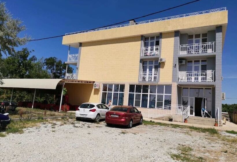 בית מלון כפרי Kashahi