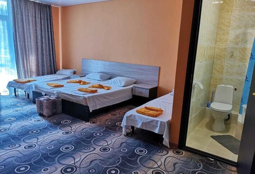 בית מלון כפרי Kashahi