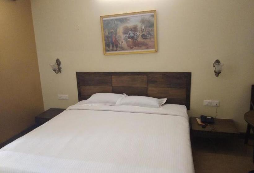 Отель Pavana Residency