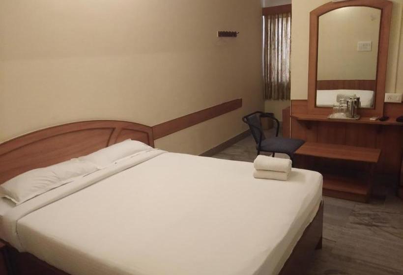 Отель Pavana Residency