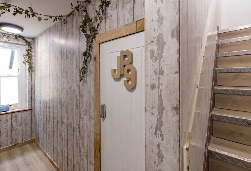 James  Place @ Pontmorlais