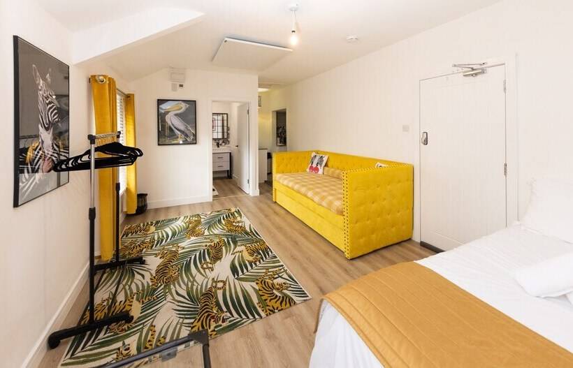 James  Place @ Pontmorlais