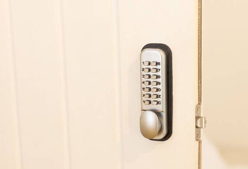 James  Place @ Pontmorlais