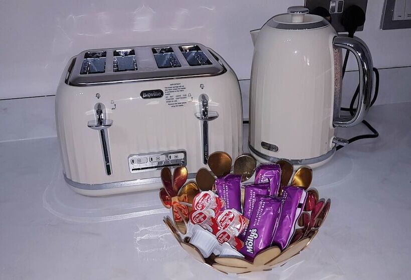 Marco Island   2 Bedroom Spacious City Centre Apartment