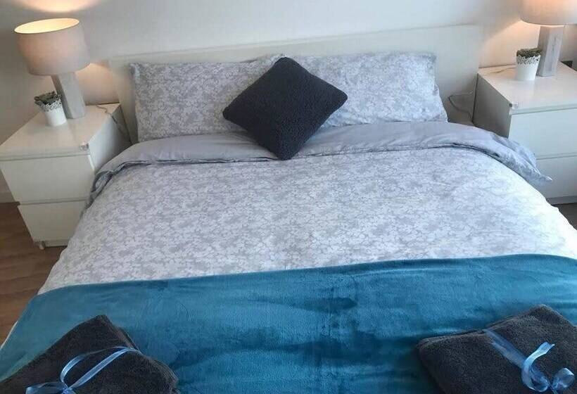 Marco Island   2 Bedroom Spacious City Centre Apartment