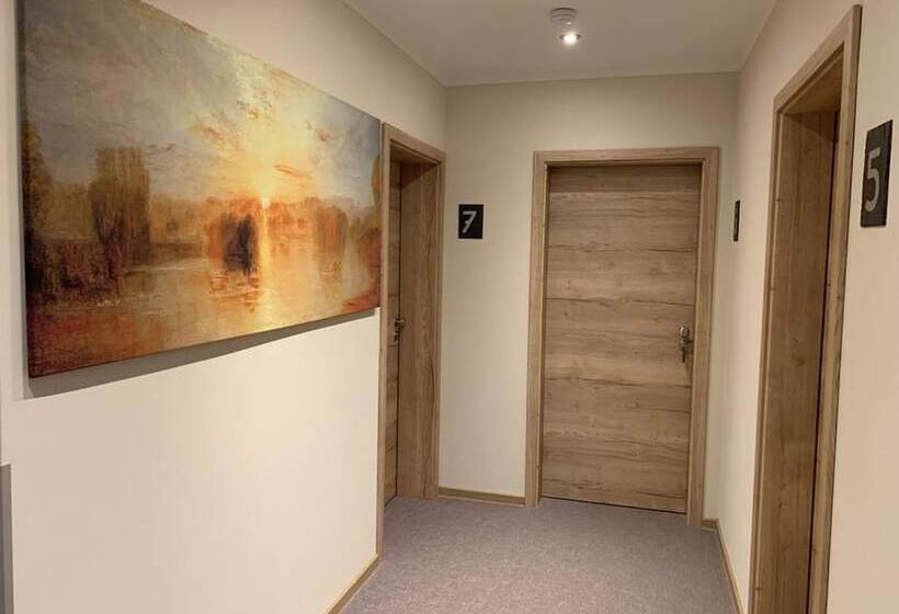 بنسيون Weinbergs Loge