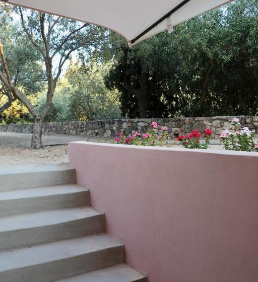 Pyrgos Ralli Estate Apartments And Suites