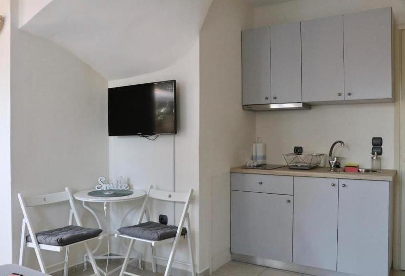 Pyrgos Ralli Estate Apartments And Suites