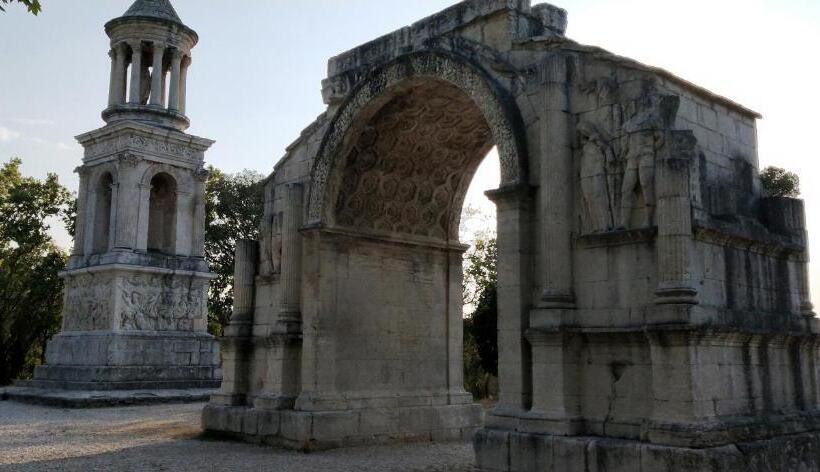 St Remy De Provence Proche Centre Ville   Parking Privé