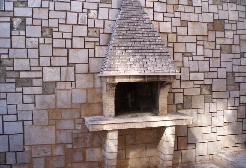 Apartment House Vitaic