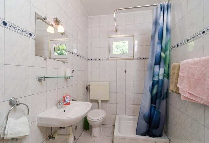 Apartments Plavac Mali