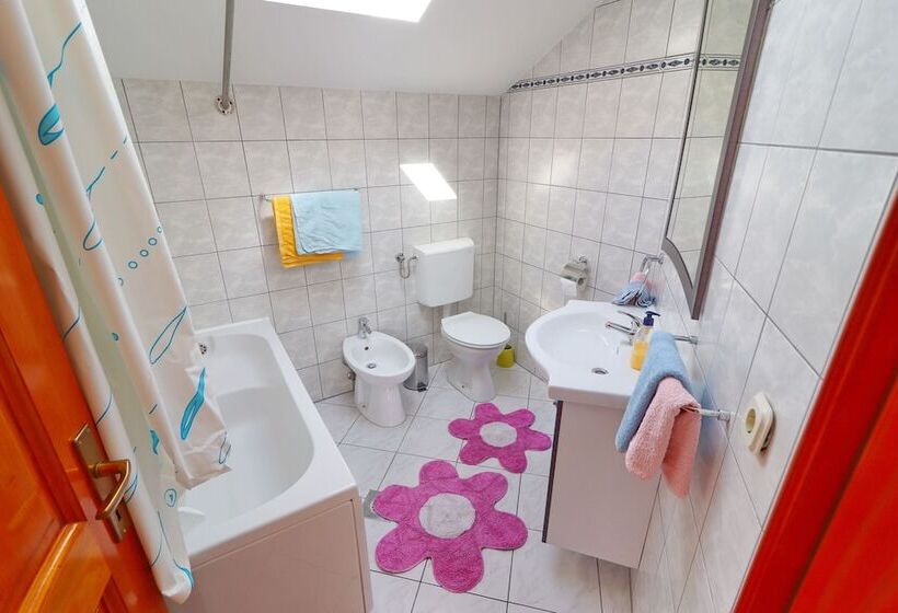 Apartments Plavac Mali