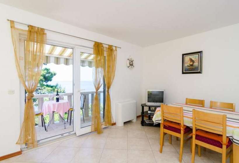 Apartments Plavac Mali