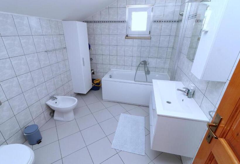 Apartments Plavac Mali