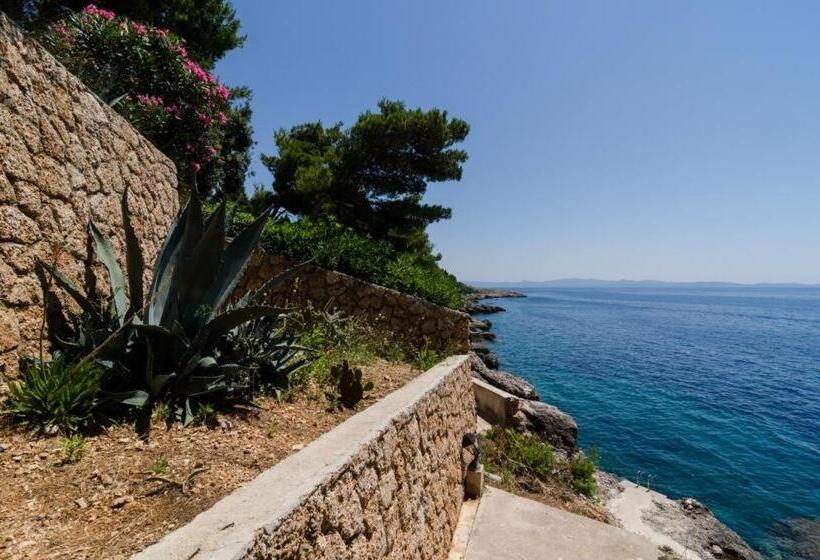 Apartments Plavac Mali